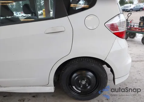 2013 Honda Fit Sport z USA, uszkodzony, nr VIN JHMGE8H57DC052971